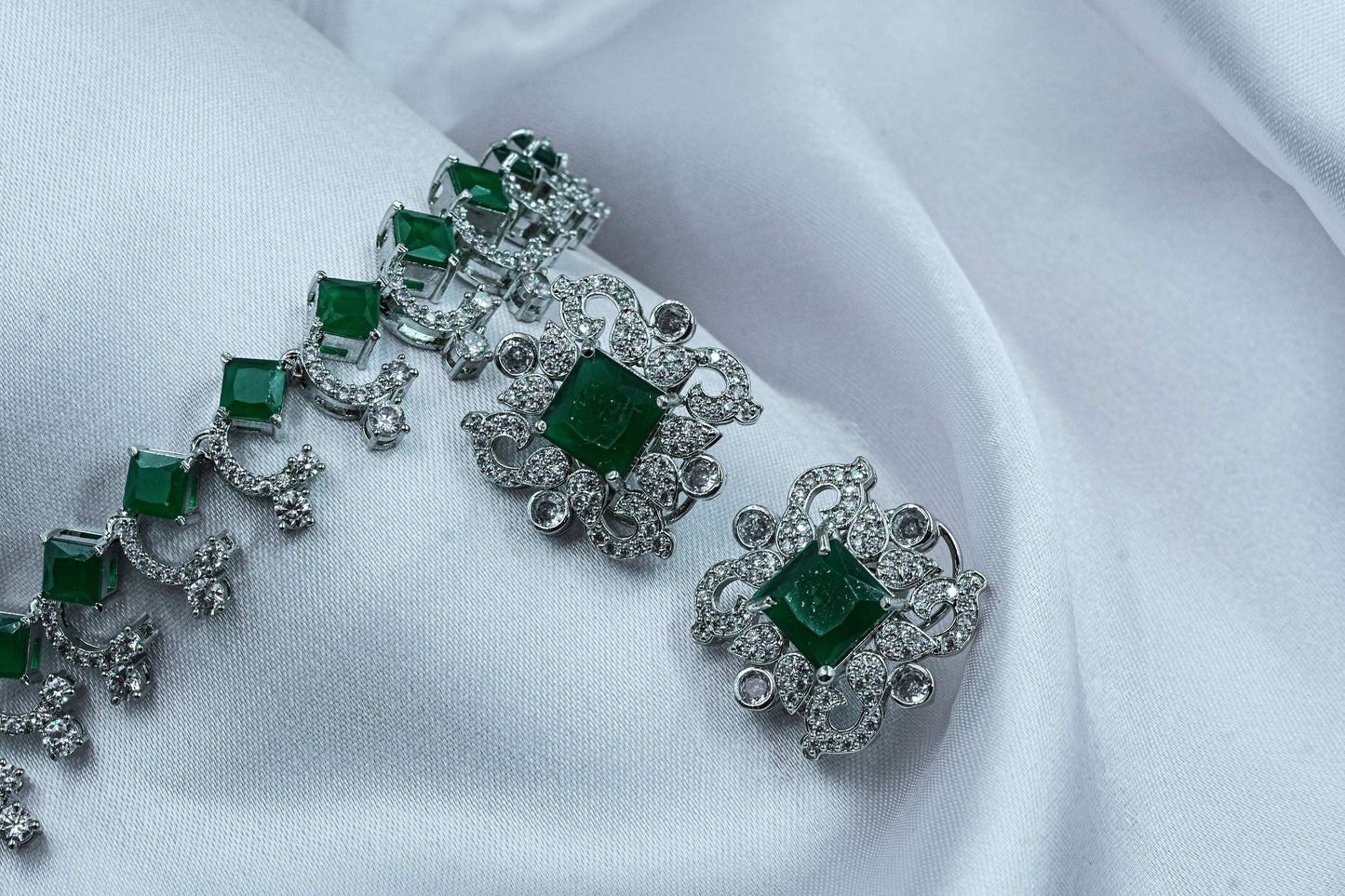 Nita Ambani Diamond Necklace Set – Cubic Zirconia & Emerald