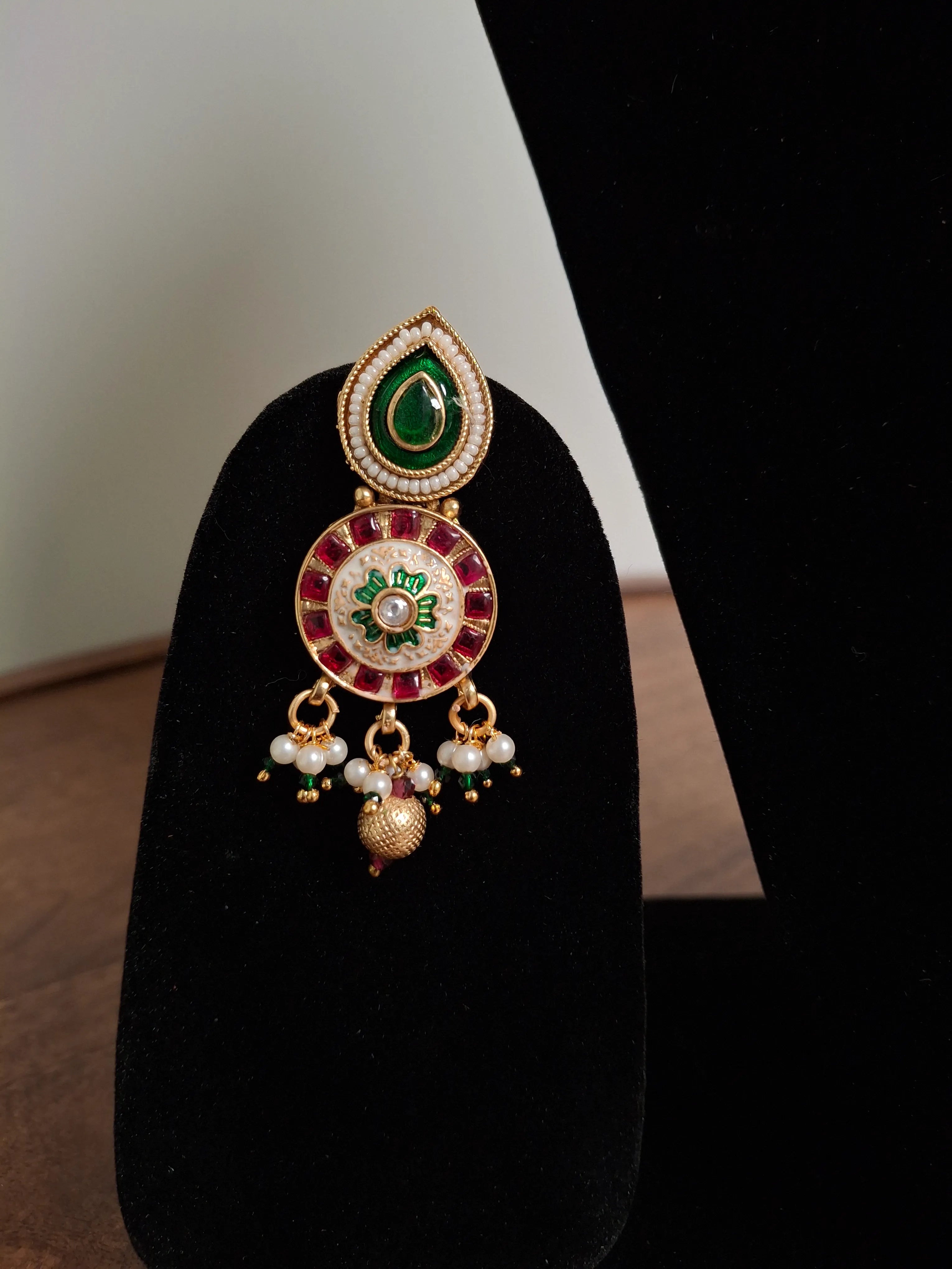 Heritage Glow Kundan Necklace Set – Meenakari Craft with Beads