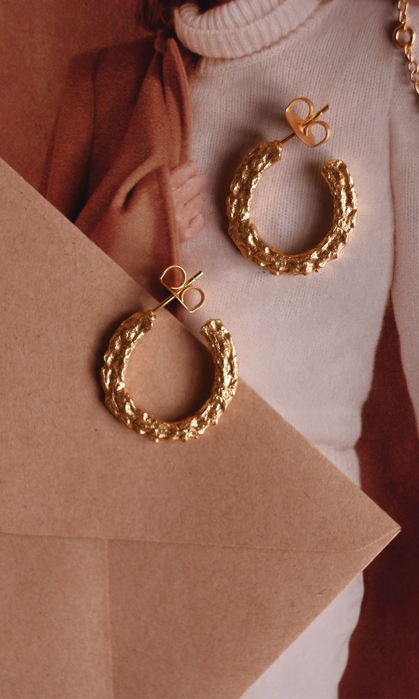 Luna Small Hoops