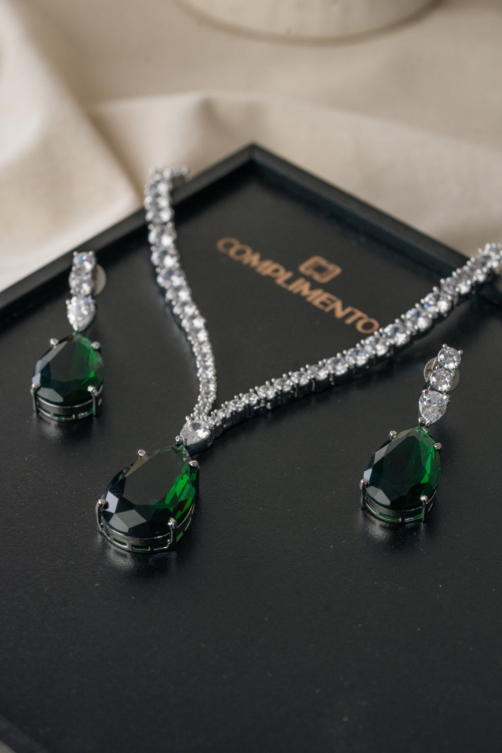 Emerald Brilliance Pear-Shaped Necklace Set