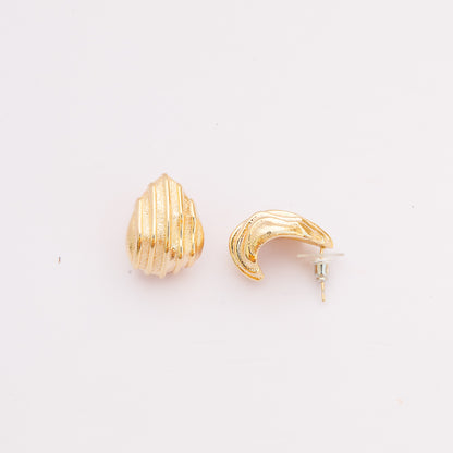 Brass Shell Stud Earrings – Gold