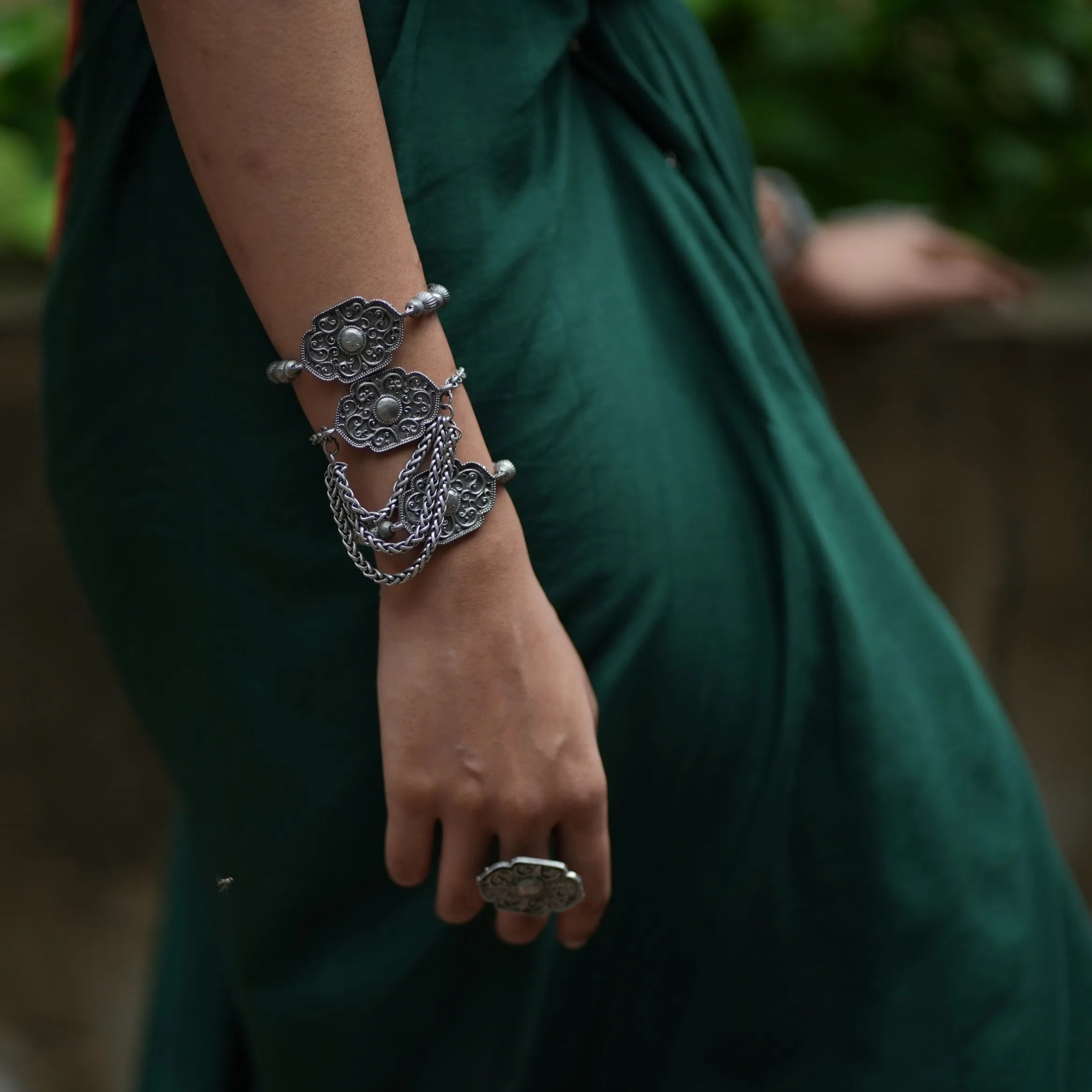 Model wearing Jalakriti oxidised brass chain choker necklace with matching tribal bracelets and rings – Complimento handcrafted jewelry.
